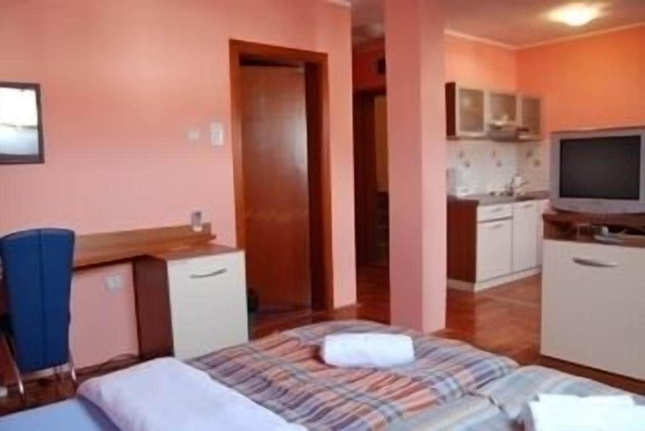 Car Royal Apartments And Rooms Novi Sad Dış mekan fotoğraf